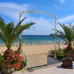 Aphrodite Beach فندق نيسيبار