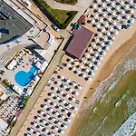 Aphrodite Beach فندق 4*