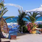 Aphrodite Beach فندق 4*