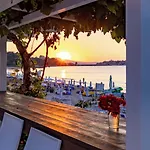 Aphrodite Beach نيسيبار