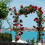 Aphrodite Beach فندق 4*